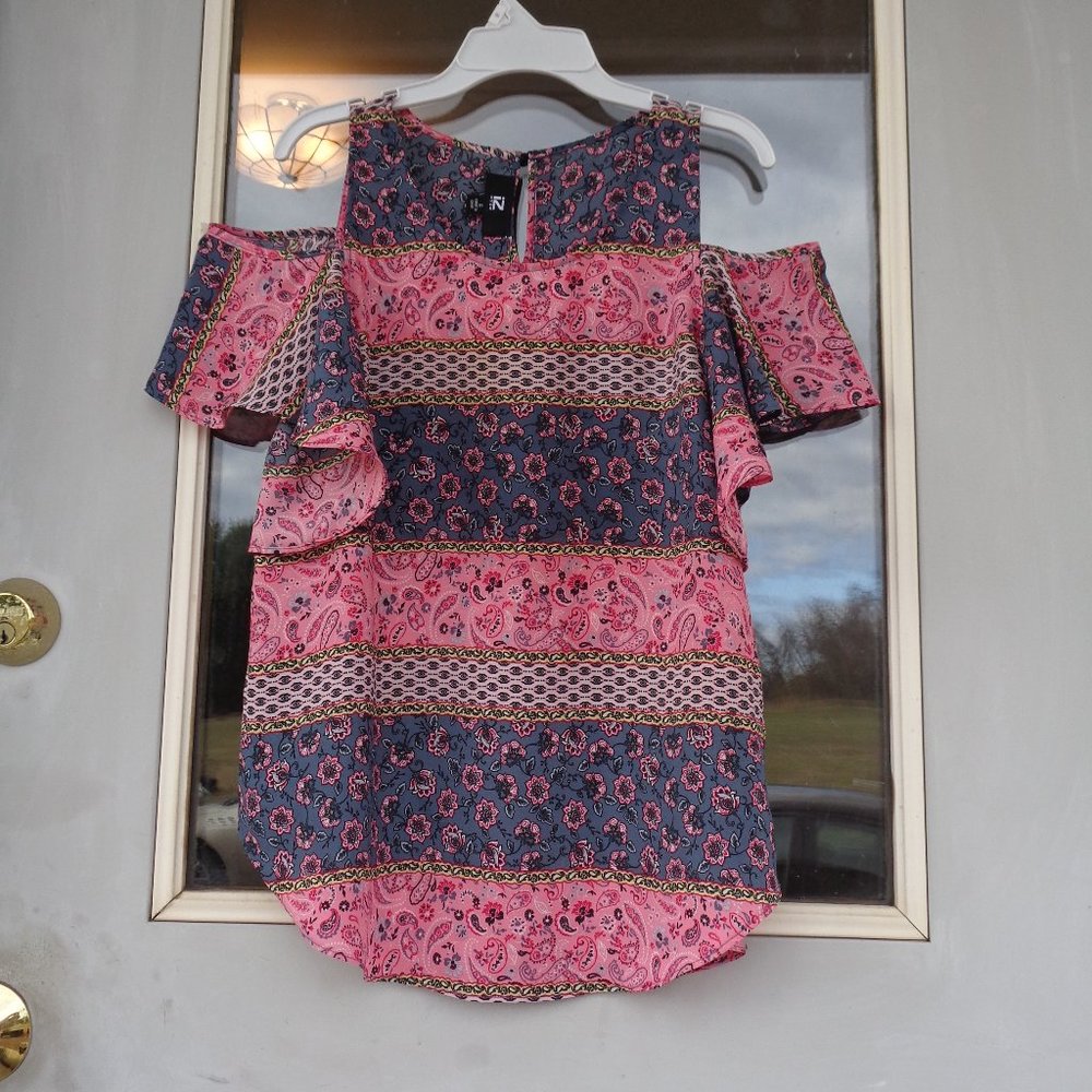 IZ byer boho floral paisley accents print cold shoulder lightweight top